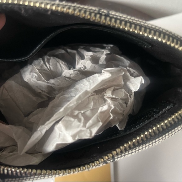 MICHAEL KORS-NWT Jet Set Charm Black Crossbody Bag Black and White Thick Strap - Picture 8 of 10